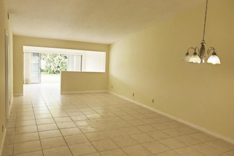 Villa ou maison à vendre à Lake Worth, Floride: 2 chambres, 131.83 m2 № 913560 - photo 5