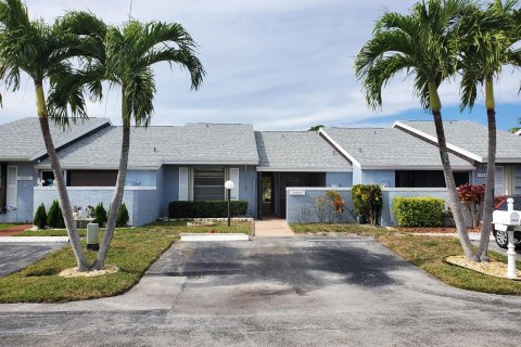 House in Lake Worth, Florida 2 bedrooms, 131.83 sq.m. № 913560 - photo 17