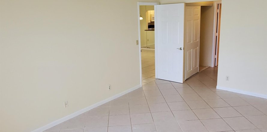 House in Lake Worth, Florida 2 bedrooms, 131.83 sq.m. № 913560