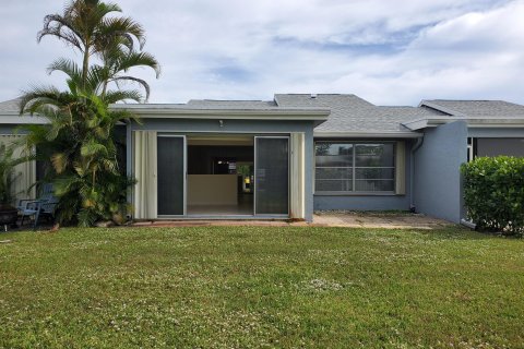 House in Lake Worth, Florida 2 bedrooms, 131.83 sq.m. № 913560 - photo 19