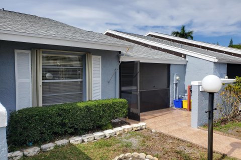 House in Lake Worth, Florida 2 bedrooms, 131.83 sq.m. № 913560 - photo 18