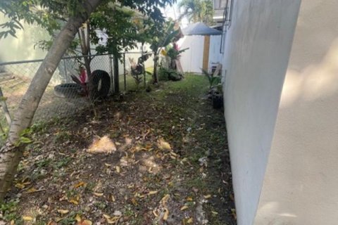 Propiedad comercial en venta en Miami, Florida, 209.4 m2 № 913561 - foto 3