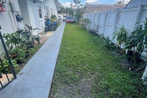 Propiedad comercial en venta en Miami, Florida, 209.4 m2 № 913561 - foto 13