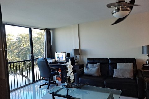 Condominio en venta en Pembroke Pines, Florida, 2 dormitorios, 112.13 m2 № 981496 - foto 8