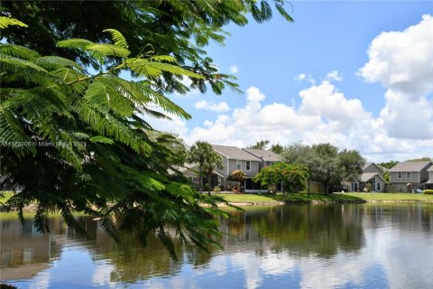 House in Sunrise, Florida 2 bedrooms, 128.95 sq.m. № 981545 - photo 2