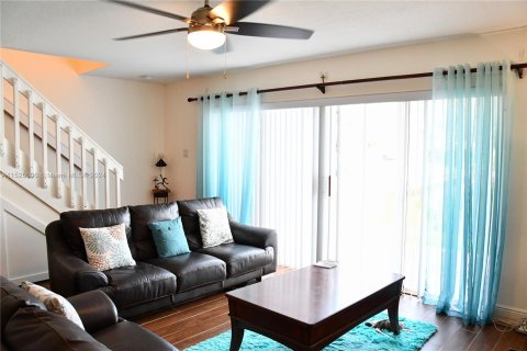House in Sunrise, Florida 2 bedrooms, 128.95 sq.m. № 981545 - photo 8