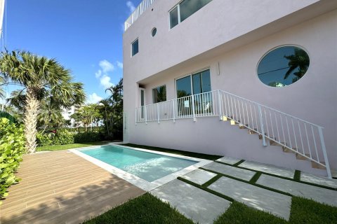 House in Miami, Florida 4 bedrooms, 247.21 sq.m. № 1315529 - photo 30