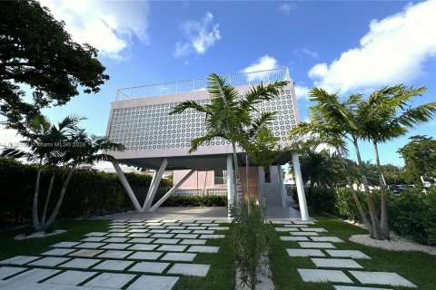 Villa ou maison à vendre à Miami, Floride: 4 chambres, 247.21 m2 № 1315529 - photo 1