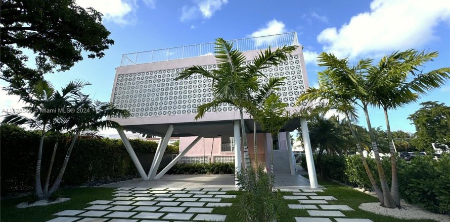 Villa ou maison à Miami, Floride 4 chambres, 247.21 m2 № 1315529