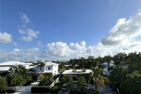 Villa ou maison à vendre à Miami, Floride: 4 chambres, 247.21 m2 № 1315529 - photo 19