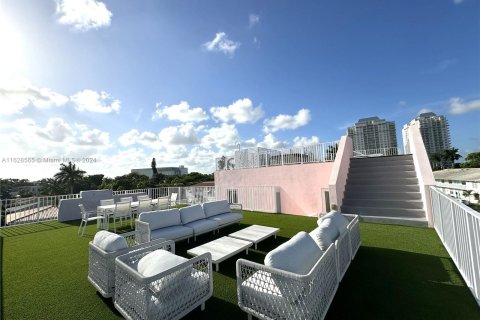 Villa ou maison à vendre à Miami, Floride: 4 chambres, 247.21 m2 № 1315529 - photo 17