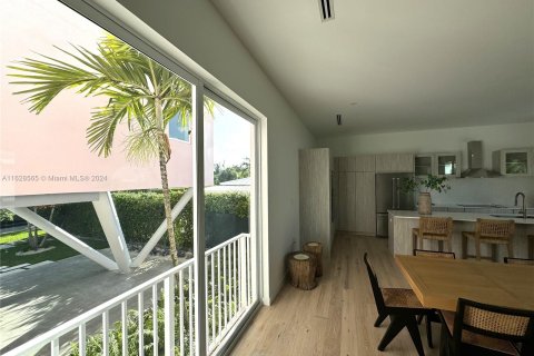 Casa en venta en Miami, Florida, 4 dormitorios, 247.21 m2 № 1315529 - foto 27