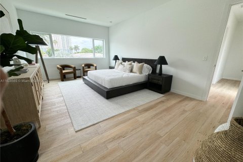 Casa en venta en Miami, Florida, 4 dormitorios, 247.21 m2 № 1315529 - foto 14