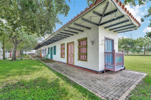 Propiedad comercial en venta en Miami, Florida № 1311345 - foto 9