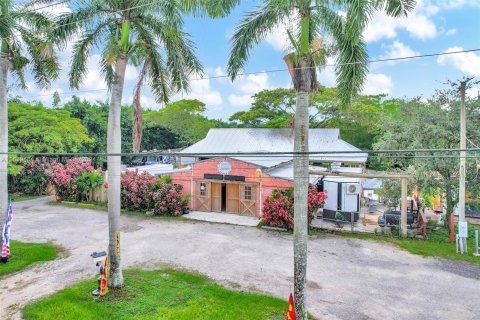 Propiedad comercial en venta en Miami, Florida № 1311345 - foto 17