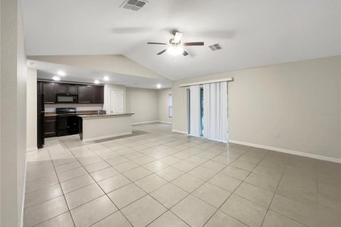 House in Palm Coast, Florida 4 bedrooms, 156.08 sq.m. № 859339 - photo 3