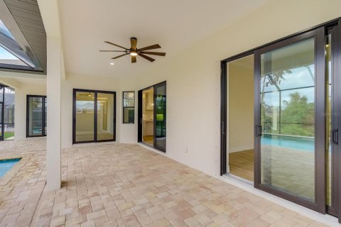 House in Port Charlotte, Florida 4 bedrooms, 193.7 sq.m. № 377519 - photo 20