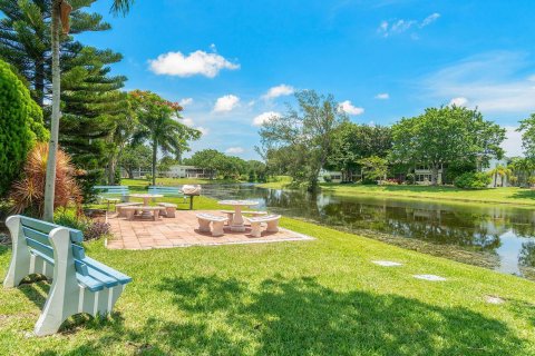 Condo in Deerfield Beach, Florida, 1 bedroom  № 1146036 - photo 2