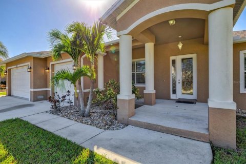 House in Port Charlotte, Florida 4 bedrooms, 193.89 sq.m. № 1414282 - photo 6