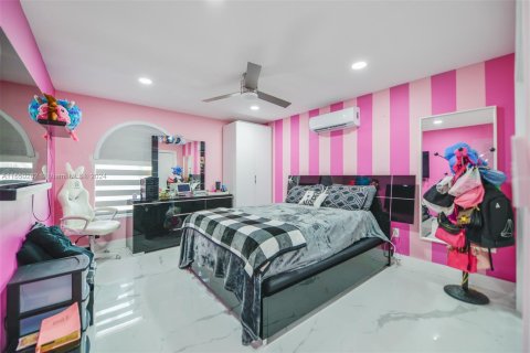 Villa ou maison à vendre à Miami, Floride: 6 chambres, 344.95 m2 № 1080089 - photo 18