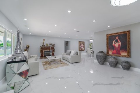 Villa ou maison à vendre à Miami, Floride: 6 chambres, 344.95 m2 № 1080089 - photo 6
