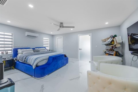 Villa ou maison à vendre à Miami, Floride: 6 chambres, 344.95 m2 № 1080089 - photo 11