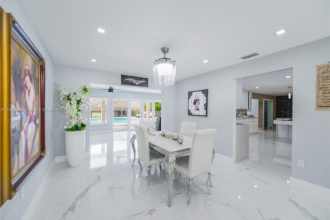 Villa ou maison à vendre à Miami, Floride: 6 chambres, 344.95 m2 № 1080089 - photo 7