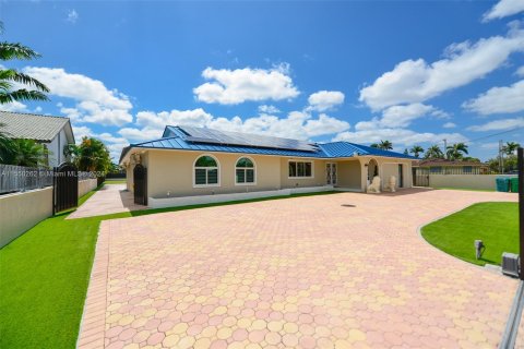 Villa ou maison à vendre à Miami, Floride: 6 chambres, 344.95 m2 № 1080089 - photo 2
