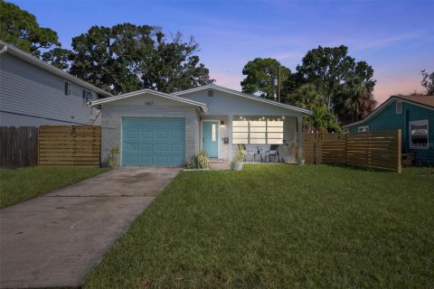 House in Saint Petersburg, Florida 3 bedrooms, 101.36 sq.m. № 1344287 - photo 2