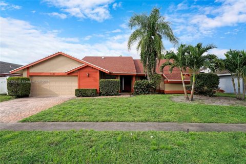 Villa ou maison à vendre à Lauderhill, Floride: 4 chambres, 195 m2 № 1372706 - photo 1