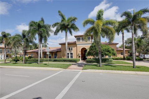 Copropriété à vendre à Pembroke Pines, Floride: 2 chambres, 154.4 m2 № 1372750 - photo 13