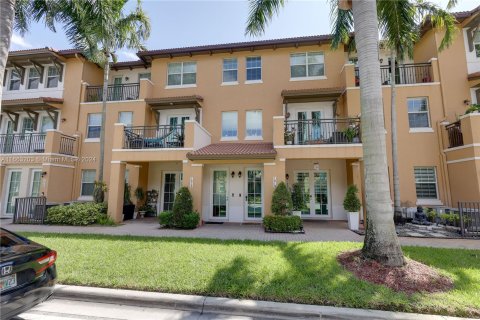 Copropriété à vendre à Pembroke Pines, Floride: 2 chambres, 154.4 m2 № 1372750 - photo 1