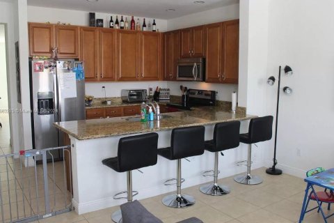 Condominio en venta en Pembroke Pines, Florida, 2 dormitorios, 154.4 m2 № 1372750 - foto 3