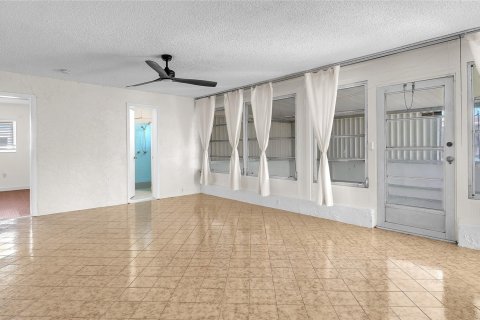 House in Sunrise, Florida 3 bedrooms, 157.19 sq.m. № 752676 - photo 23