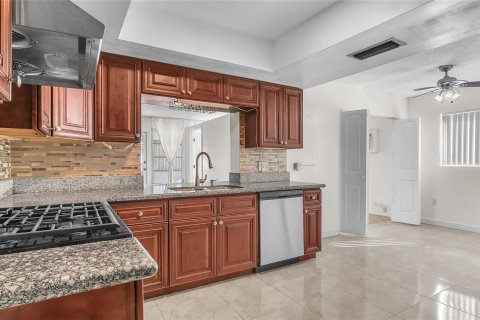 Casa en venta en Sunrise, Florida, 3 dormitorios, 157.19 m2 № 752676 - foto 11