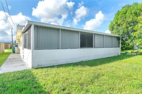 Villa ou maison à vendre à Sunrise, Floride: 3 chambres, 157.19 m2 № 752676 - photo 1