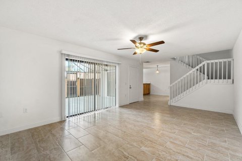 Townhouse in Palm City, Florida 2 bedrooms, 114.83 sq.m. № 981833 - photo 17