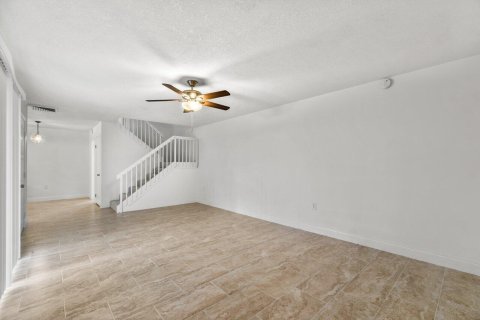 Townhouse in Palm City, Florida 2 bedrooms, 114.83 sq.m. № 981833 - photo 18