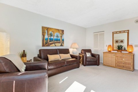 Condo in South Palm Beach, Florida, 2 bedrooms  № 981788 - photo 19