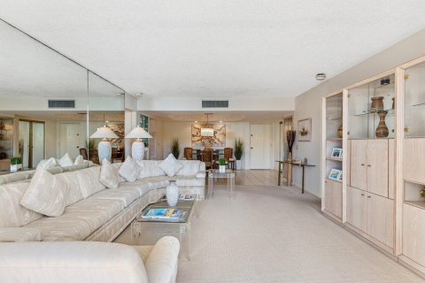 Condo in South Palm Beach, Florida, 2 bedrooms  № 981788 - photo 29