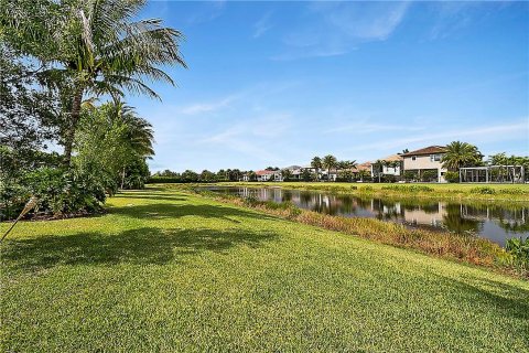 House in Delray Beach, Florida 5 bedrooms, 402.36 sq.m. № 981835 - photo 21