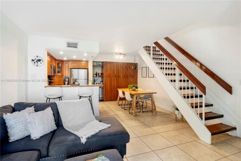 Copropriété à vendre à Miami, Floride: 2 chambres, 79.8 m2 № 1381780 - photo 9