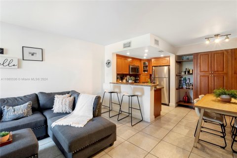 Condo in Miami, Florida, 2 bedrooms  № 1381780 - photo 2