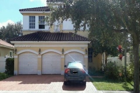 House in Miramar, Florida 6 bedrooms, 288.74 sq.m. № 970012 - photo 1