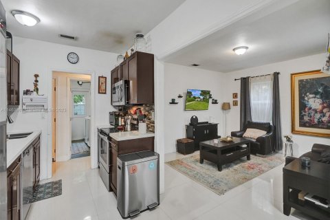 Villa ou maison à vendre à North Miami Beach, Floride: 3 chambres, 78.22 m2 № 753920 - photo 6