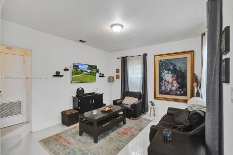 Villa ou maison à vendre à North Miami Beach, Floride: 3 chambres, 78.22 m2 № 753920 - photo 9