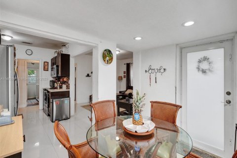 Villa ou maison à vendre à North Miami Beach, Floride: 3 chambres, 78.22 m2 № 753920 - photo 5