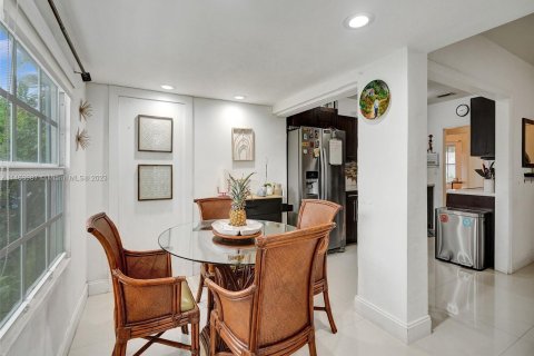 Villa ou maison à vendre à North Miami Beach, Floride: 3 chambres, 78.22 m2 № 753920 - photo 4