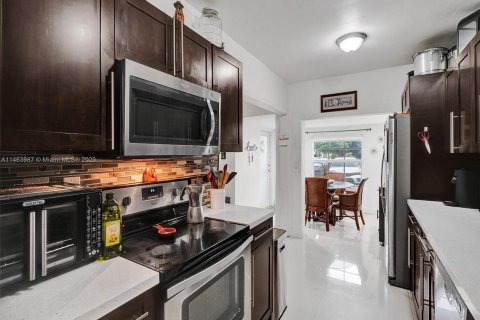 Villa ou maison à vendre à North Miami Beach, Floride: 3 chambres, 78.22 m2 № 753920 - photo 7
