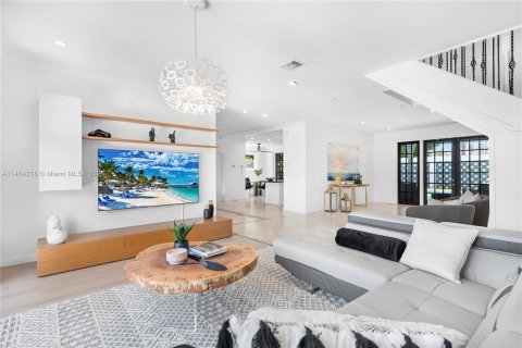 Villa ou maison à vendre à Hallandale Beach, Floride: 7 chambres, 344.11 m2 № 753862 - photo 27